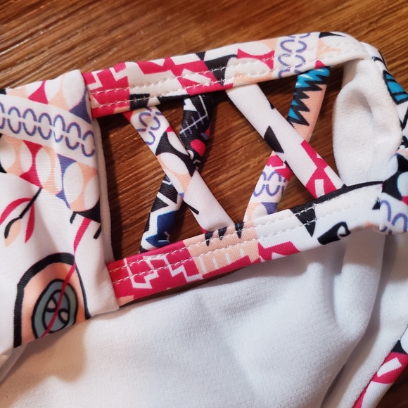 White Pattern Crisscross bikini - Picture 10 of 10